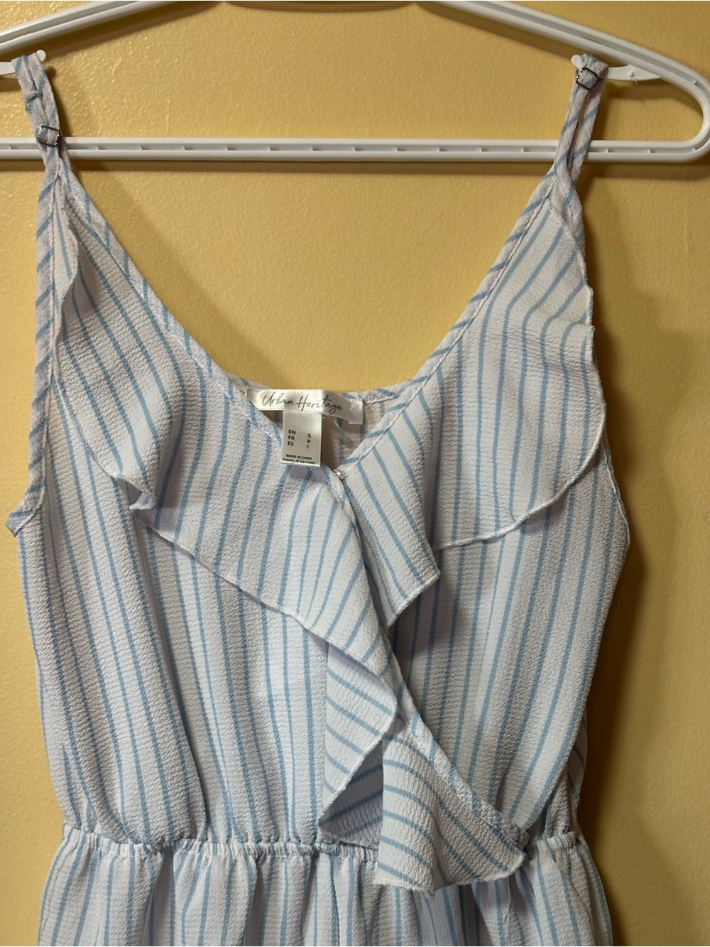 🩵 Cute Light Blue Striped Ruffle One-Piece Romper - Picture 2 of 7